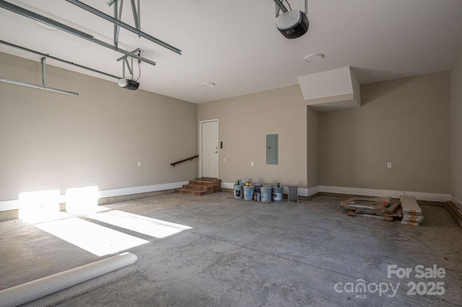 Spacious, unfurnished interior of a new home in , Lincolnton (Image 18).