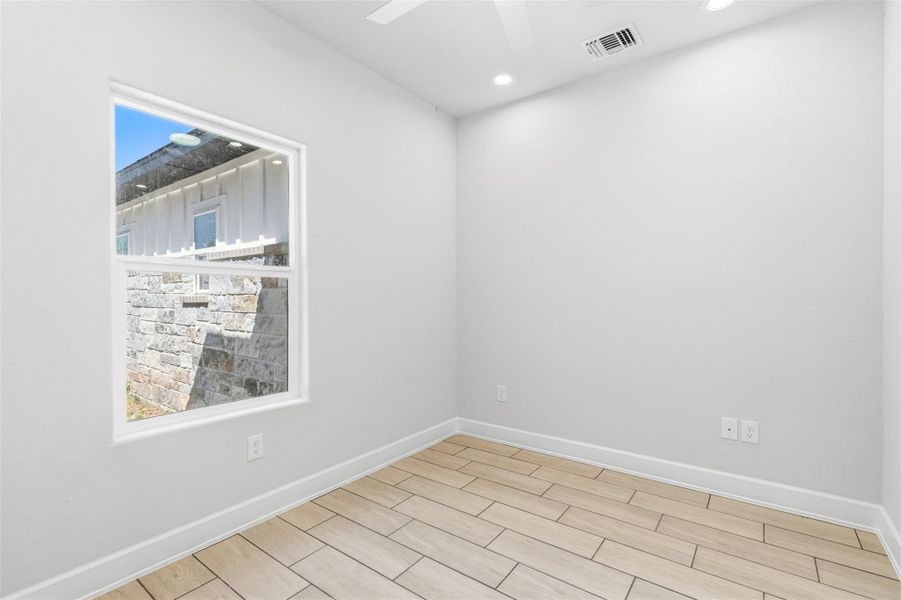 Spacious, unfurnished interior of a new home in , San Antonio (Image 13).