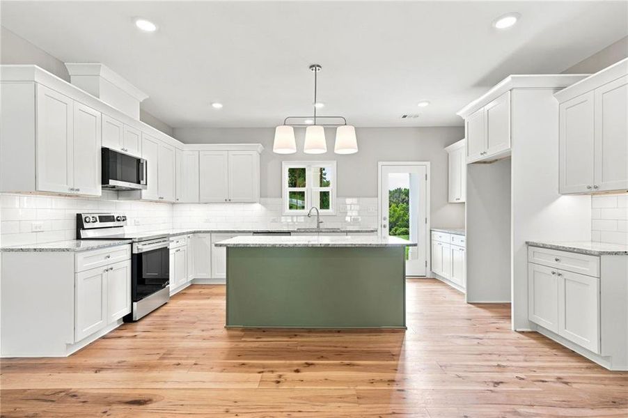 Furnished interior view inside a new home in , Jasper (Image 8).