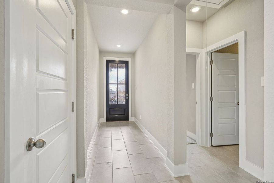 Spacious, unfurnished interior of a new home in Legendary Trails - Premier Series, Cibolo (Image 32).