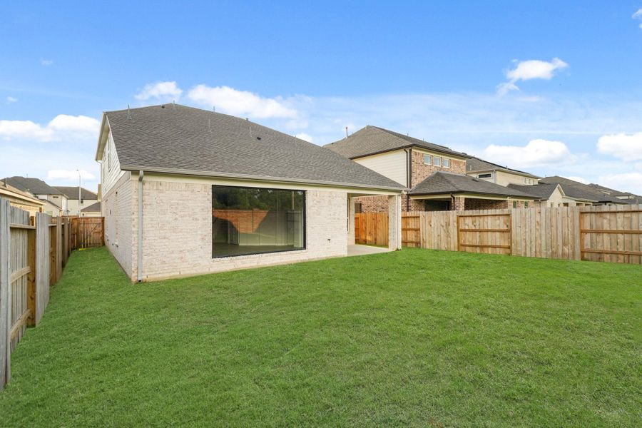 Exterior details and patio area of a home in Sunterra, Katy (Image 16).