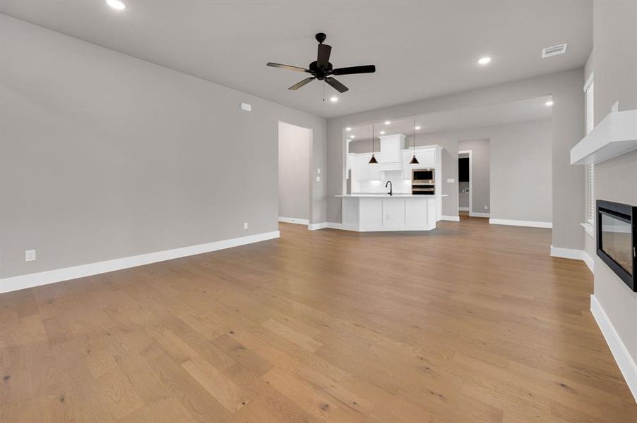 Spacious, unfurnished interior of a new home in Springside Estates II, Waxahachie (Image 26). Spacious, unfurnished interior of a new home in Springside Estates II, Waxahachie (Image 26).