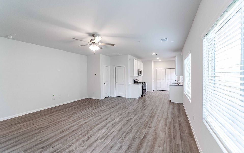 Spacious, unfurnished interior of a new home in Paramount, Kyle (Image 11).