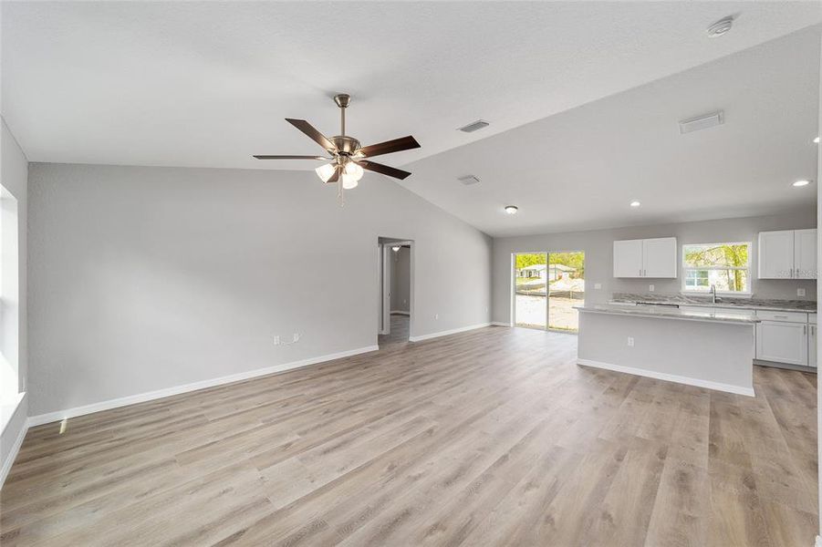Spacious, unfurnished interior of a new home in , Dunnellon (Image 12).