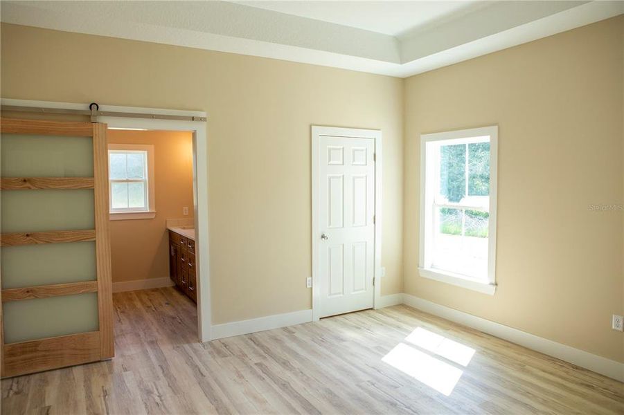 Spacious, unfurnished interior of a new home in , Citrus Springs (Image 32).
