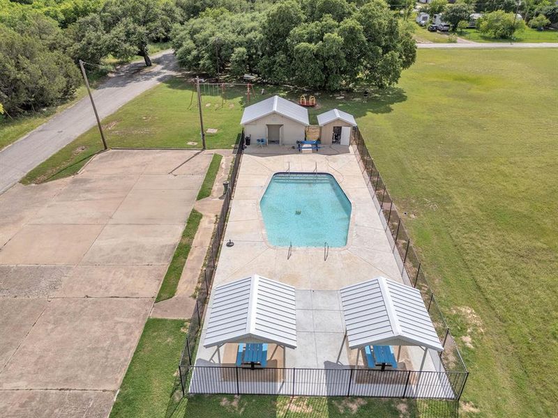 Community amenities in , Granbury (Image 27).