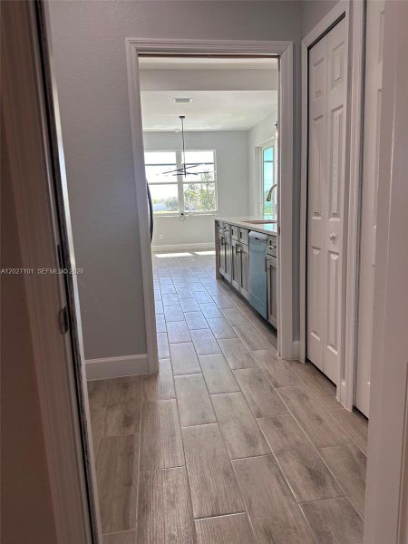 Spacious, unfurnished interior of a new home in , Cape Coral (Image 8).
