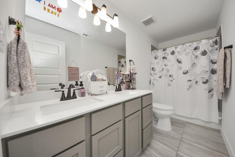 Shared Full bathroom upstairs