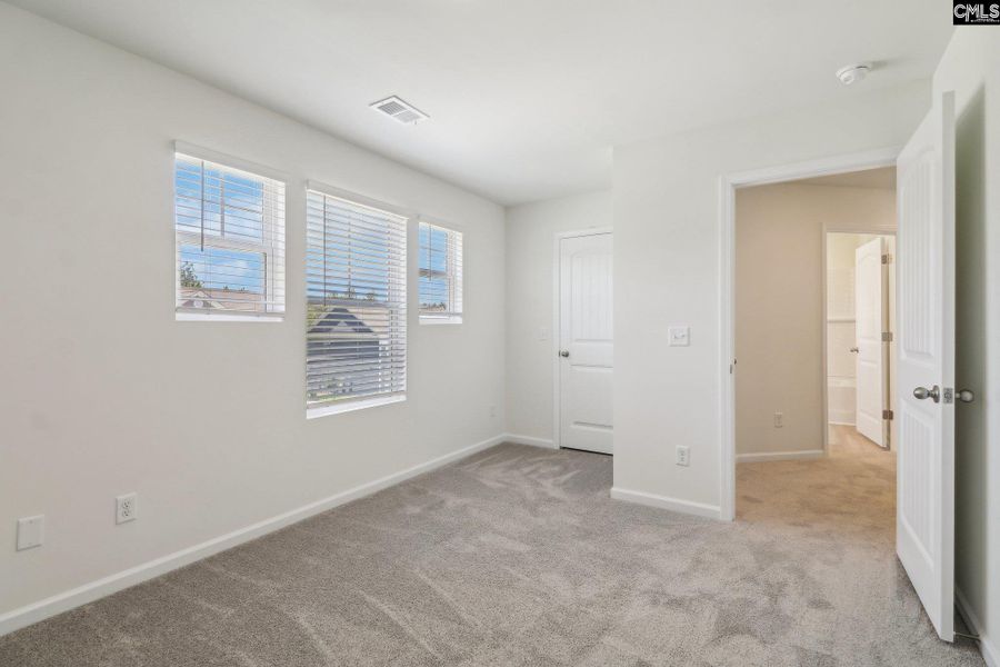 Spacious, unfurnished interior of a new home in Old Charleston Acres, Pelion (Image 14).