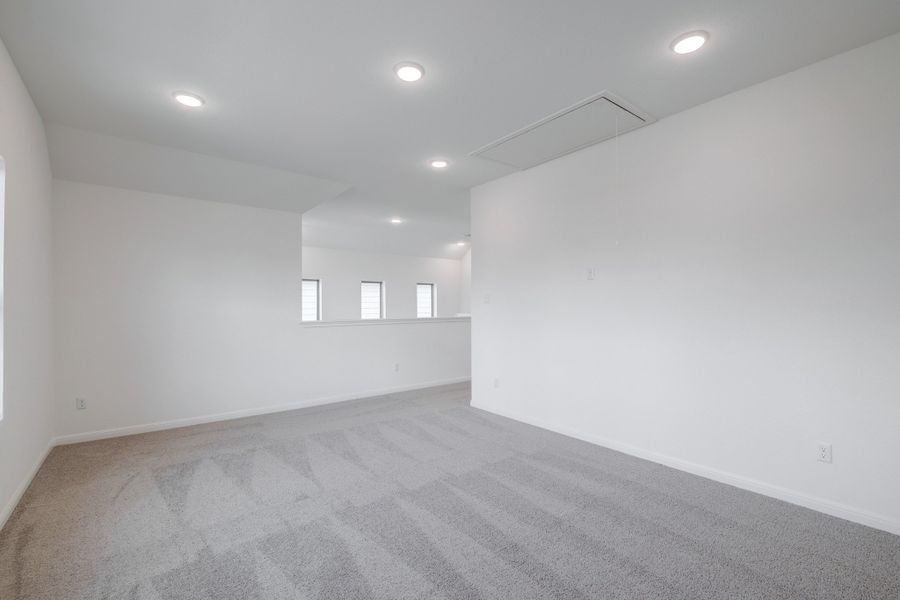 Spacious, unfurnished interior of a new home in Trinity Ranch, Elgin (Image 26).