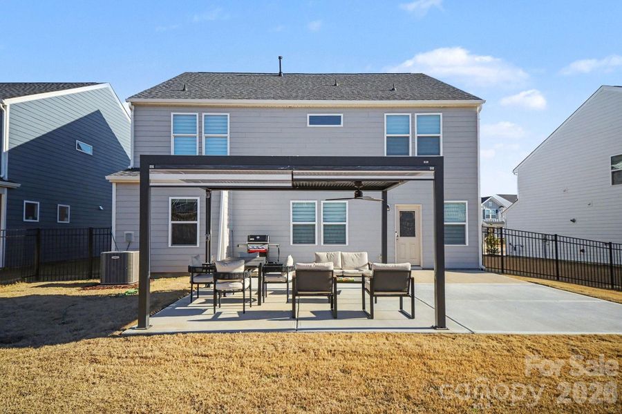 Exterior details and patio area of a home in Parkside Crossing, Charlotte (Image 24).