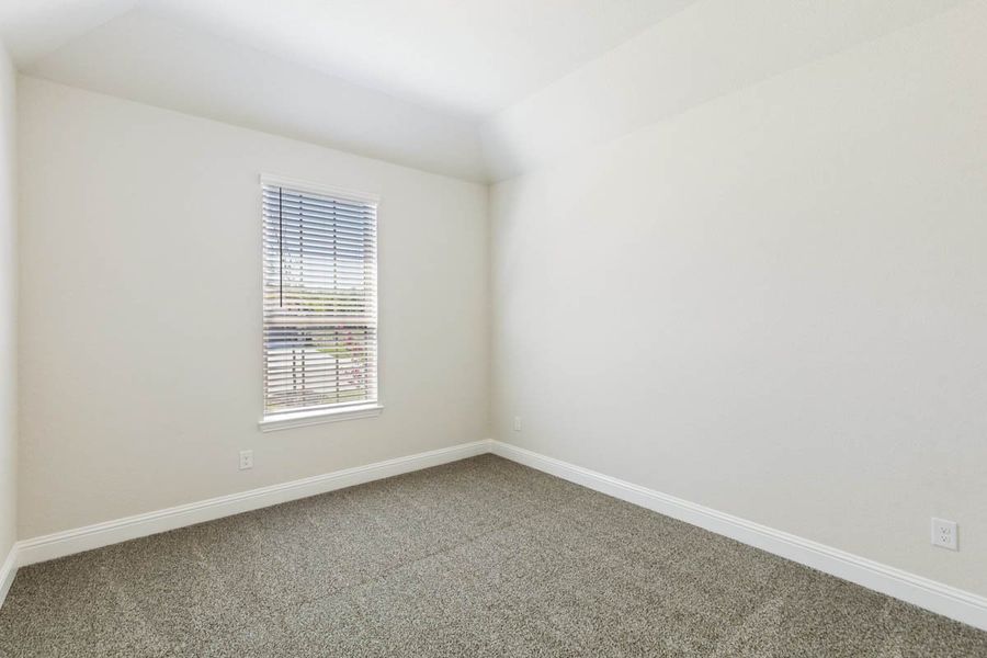 Spacious, unfurnished interior of a new home in Oaks of North Grove, Waxahachie (Image 24).