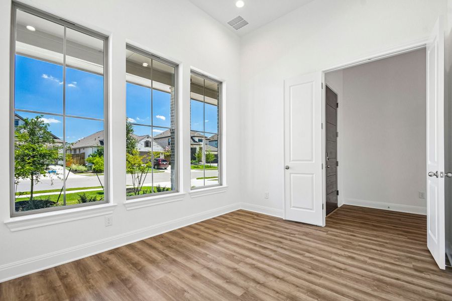 Spacious, unfurnished interior of a new home in 6 Creeks, Kyle (Image 19).