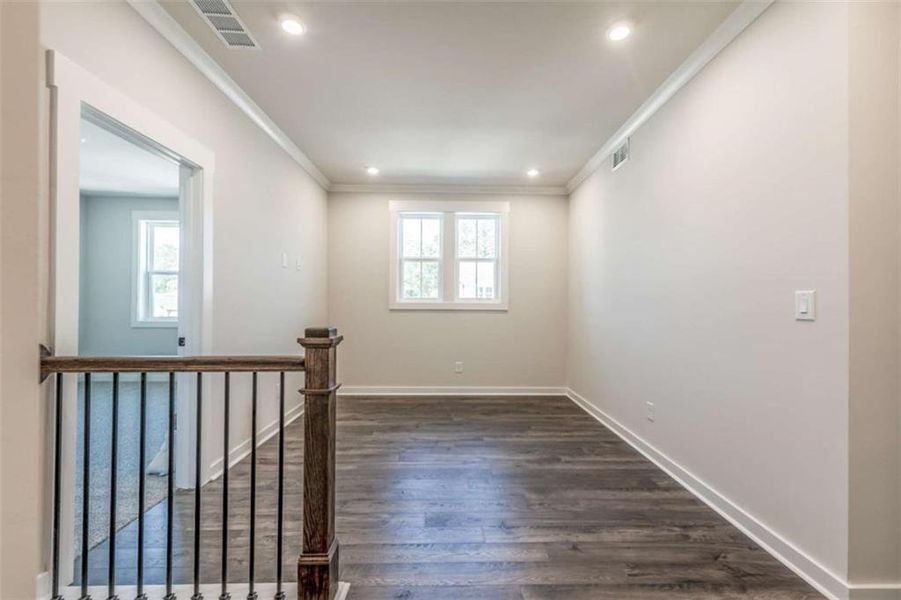 Spacious, unfurnished interior of a new home in Cambridge at Steels Bridge: Steels Bridge, Canton (Image 19).