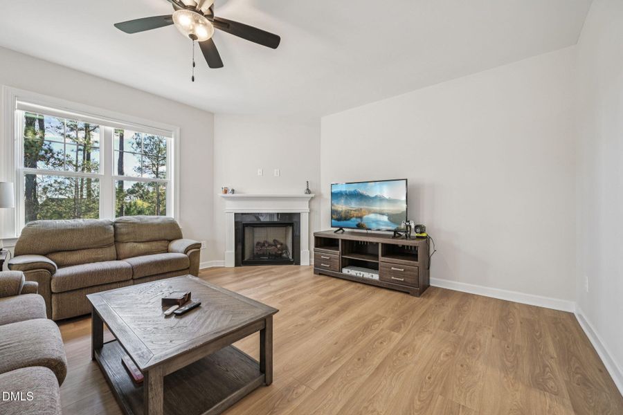 8-web-or-mls-Fescue-S1111-008