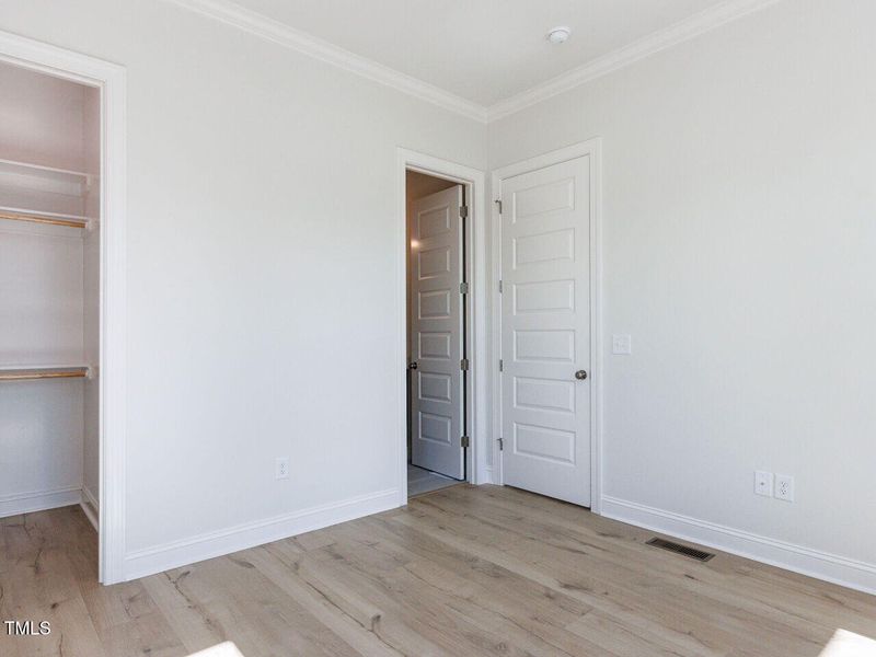 009-1280x960-bedroom