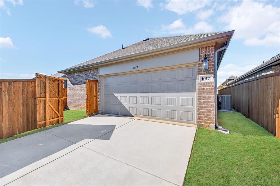 Exterior details and patio area of a home in Tarrytown, Crowley (Image 4).