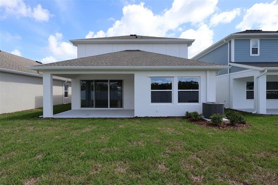 Exterior details and patio area of a home in Eastlyn, Bradenton (Image 12).