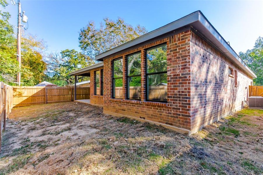Exterior details and patio area of a home in , Gun Barrel City (Image 3).