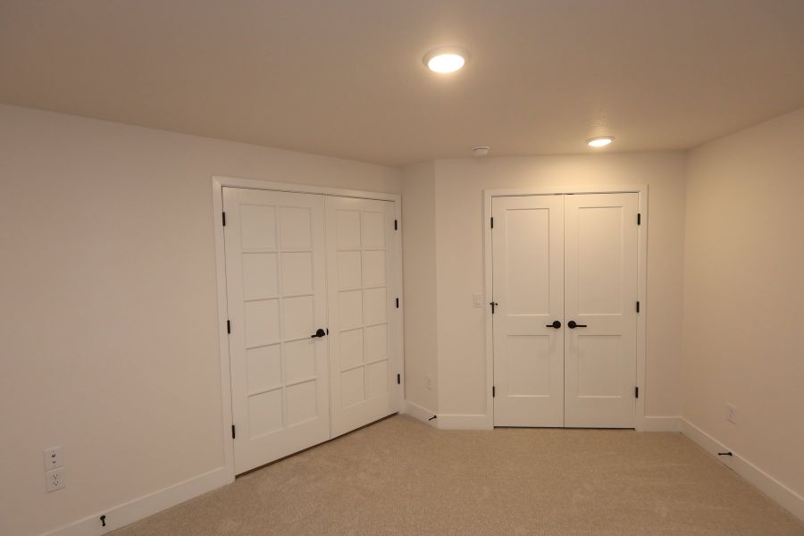 Spacious, unfurnished interior of a new home in Trailside at Cottonwood Creek, Colorado Springs (Image 9).