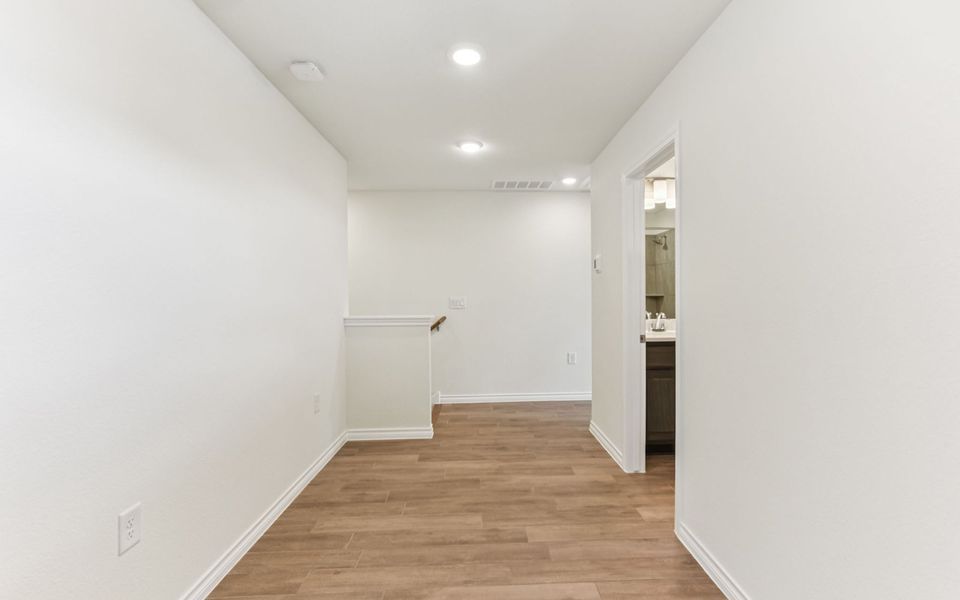 Spacious, unfurnished interior of a new home in Villas at Kissing Tree, San Marcos (Image 11).