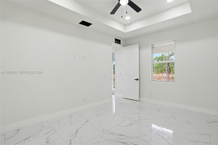 Spacious, unfurnished interior of a new home in , Lehigh Acres (Image 25).