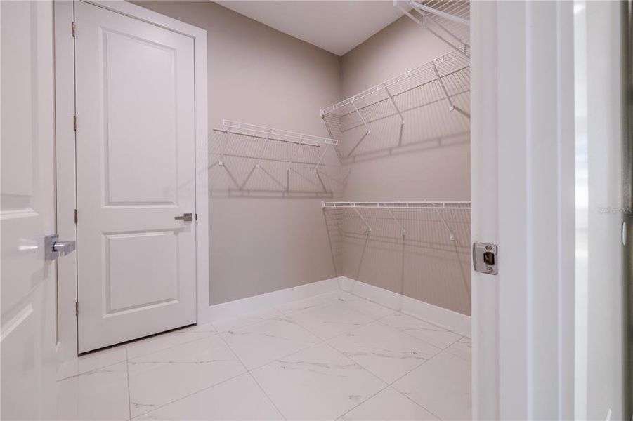 Spacious, unfurnished interior of a new home in , Tampa (Image 21).