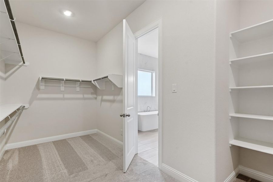 Spacious, unfurnished interior of a new home in Sienna 65', Missouri City (Image 32).