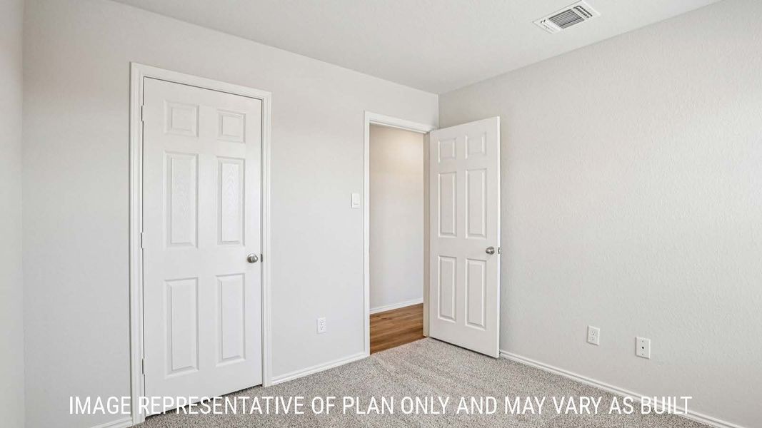 Representative unfurnished interior of a home built from the Estero by D.R. Horton in The Villages at Schwertner Ranch, Jarrell (Image 28).