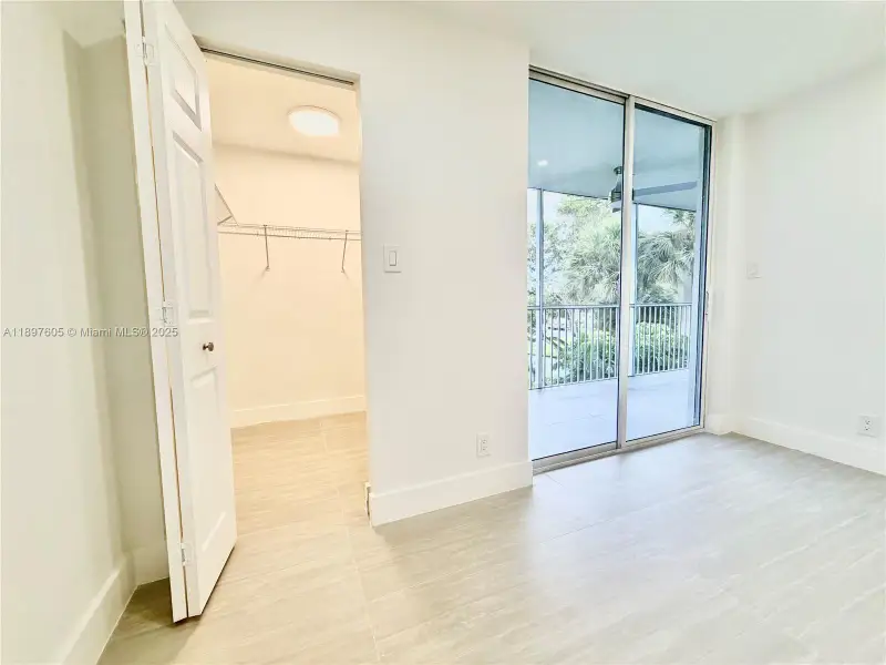 Spacious, unfurnished interior of a new home in , Lauderdale Lakes (Image 21).