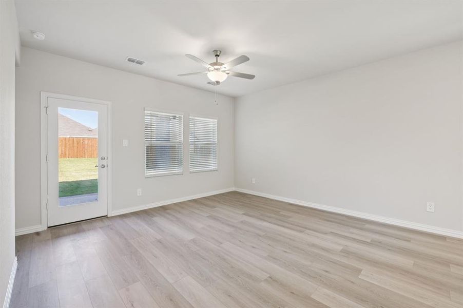 Spacious, unfurnished interior of a new home in Simpson Crossing - Spring Series, McKinney (Image 22). Spacious, unfurnished interior of a new home in Simpson Crossing - Spring Series, McKinney (Image 22).
