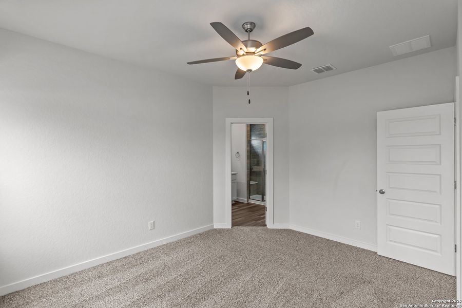 Spacious, unfurnished interior of a new home in August Fields, New Braunfels (Image 21).