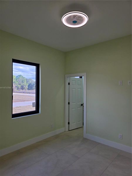 Spacious, unfurnished interior of a new home in , Lehigh Acres (Image 16).