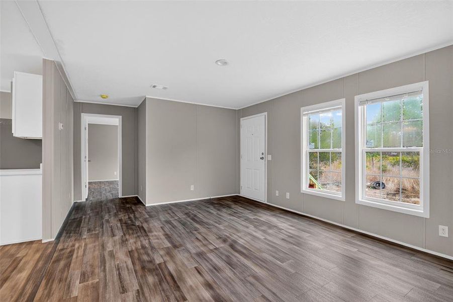 Spacious, unfurnished interior of a new home in , Crystal River (Image 18).