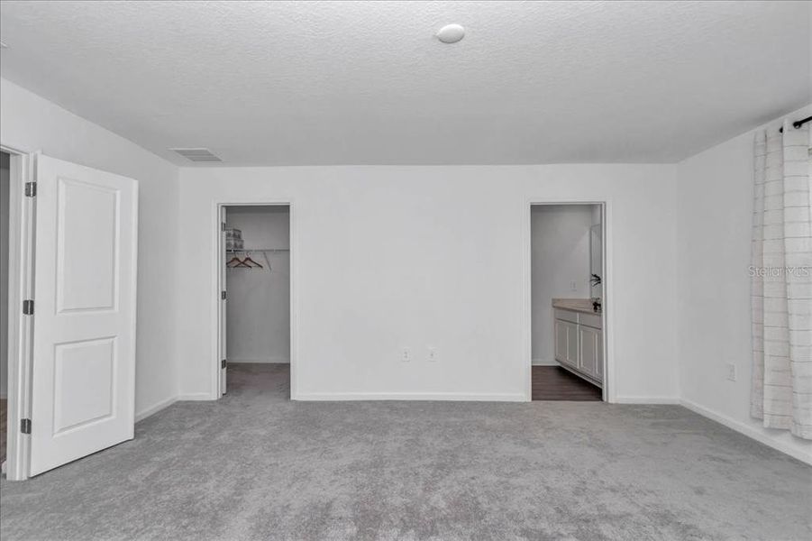 Spacious, unfurnished interior of a new home in , Ocala (Image 29).