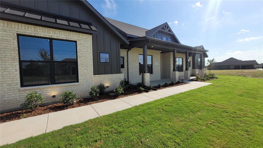 Exterior details and patio area of a home in , Midlothian (Image 3).