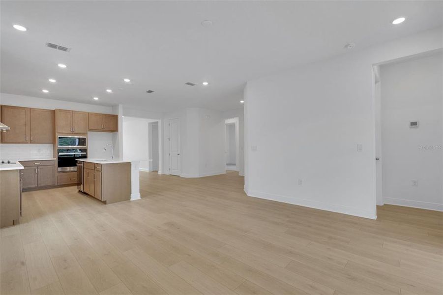 Spacious, unfurnished interior of a new home in Reserve at Hammock Oaks, Lady Lake (Image 14). Spacious, unfurnished interior of a new home in Reserve at Hammock Oaks, Lady Lake (Image 14).