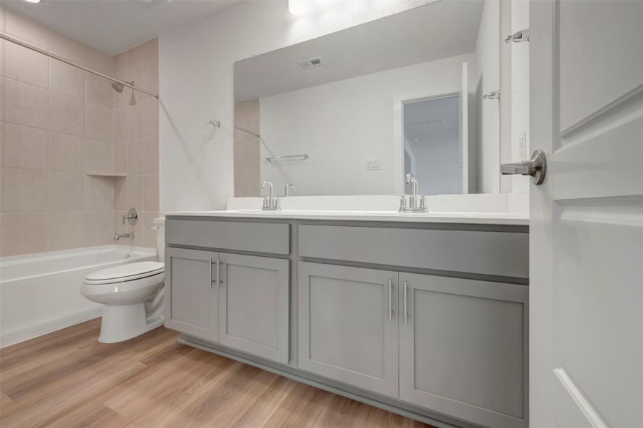 Furnished interior view inside a new home in Miller's Pond, Rosenberg (Image 11).
