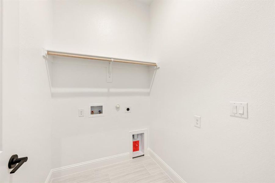 Spacious, unfurnished interior of a new home in Waverly Estates, Nevada (Image 31).