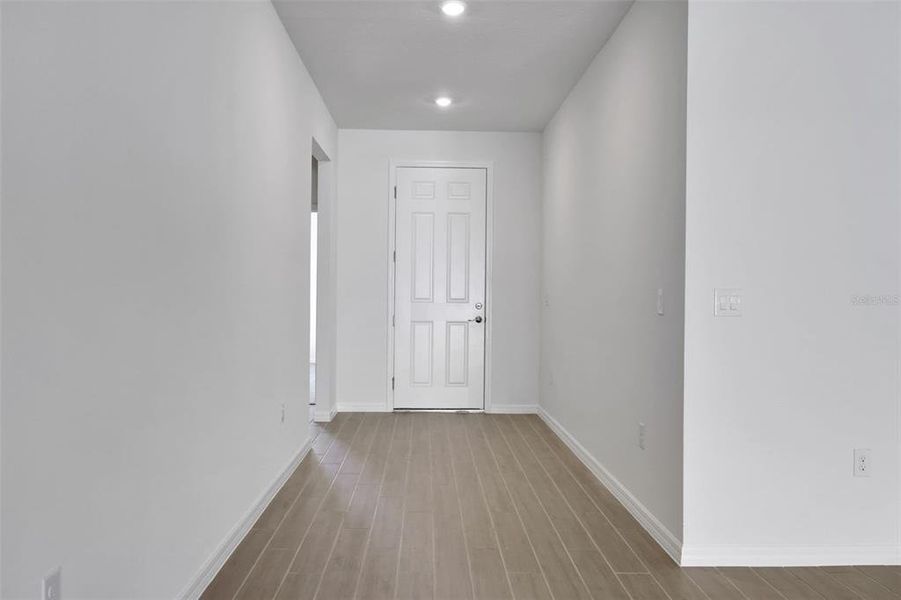 Spacious, unfurnished interior of a new home in Angeline, Land O' Lakes (Image 32).