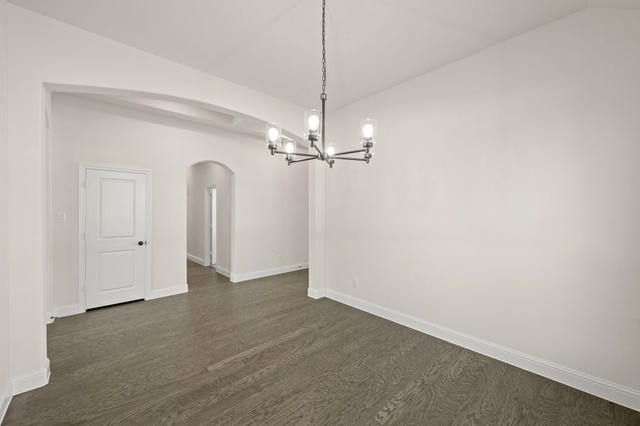 Spacious, unfurnished interior of a new home in Myrtle Creek, Waxahachie (Image 28).