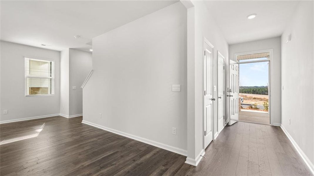 Spacious, unfurnished interior of a new home in Poplar Preserve, Newnan (Image 15).