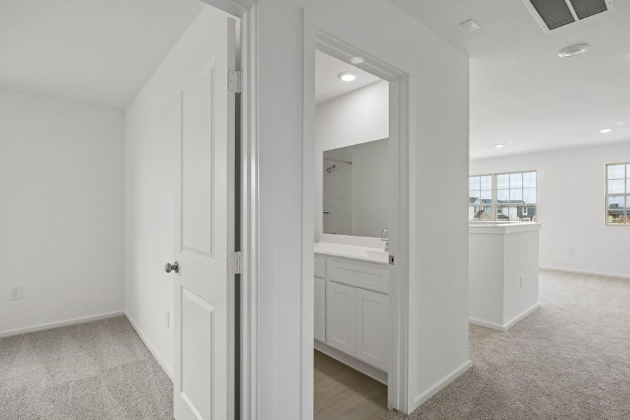 Image 15 of a home in Crosby Farms.