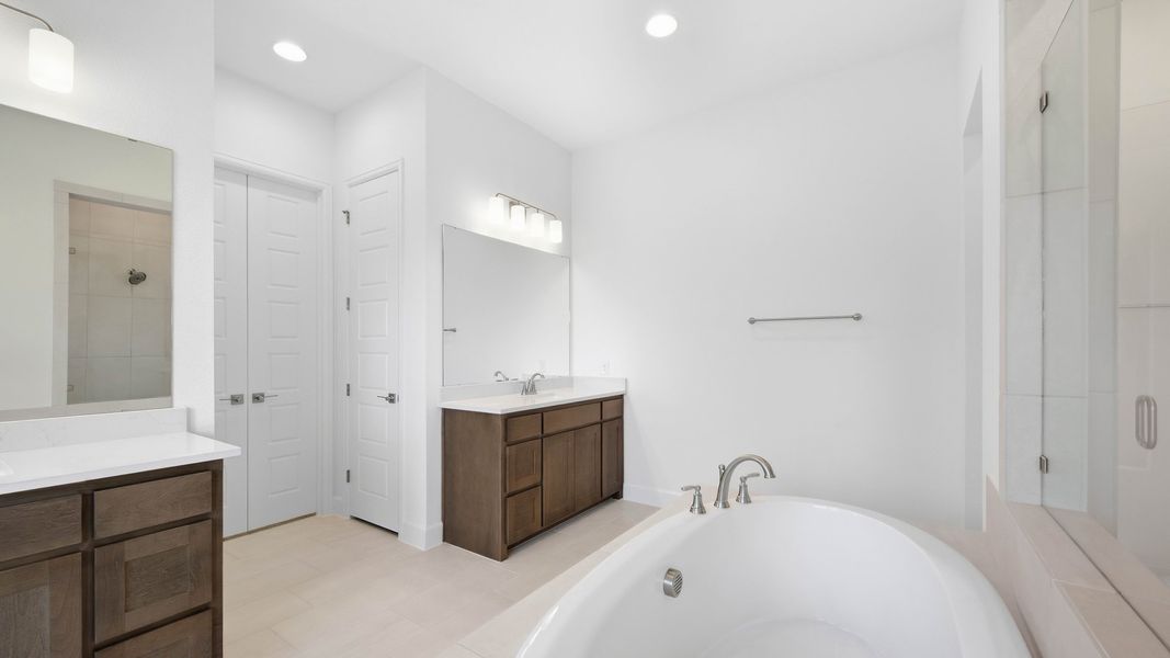 Furnished interior view inside a new home in Eliana, McKinney (Image 13).