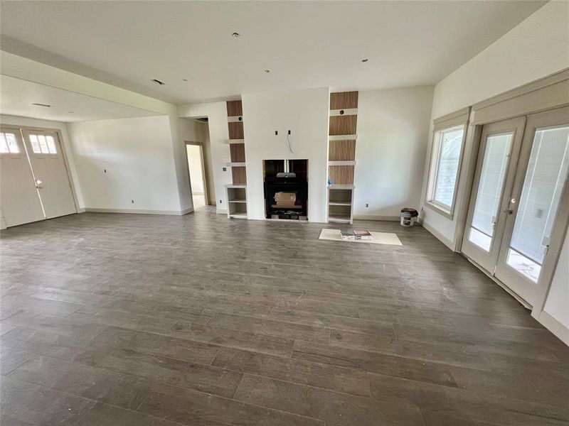 Spacious, unfurnished interior of a new home in , Angleton (Image 31).