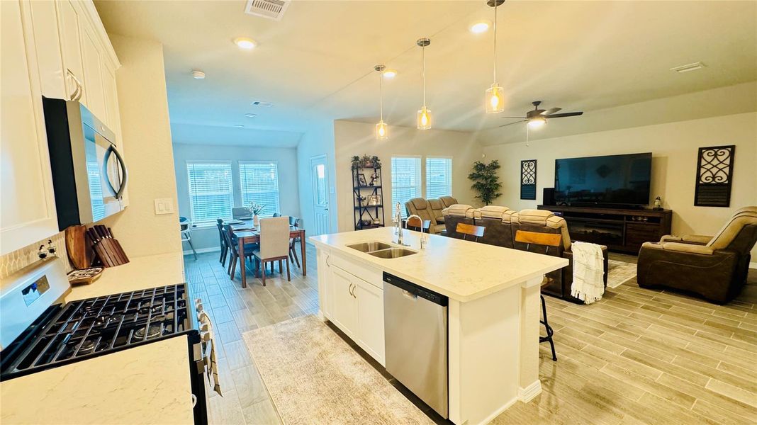 Furnished interior view inside a new home in Southwinds, Baytown (Image 11). Furnished interior view inside a new home in Southwinds, Baytown (Image 11).