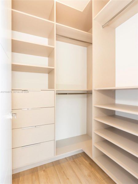 Spacious, unfurnished interior of a new home in , Fort Lauderdale (Image 16).