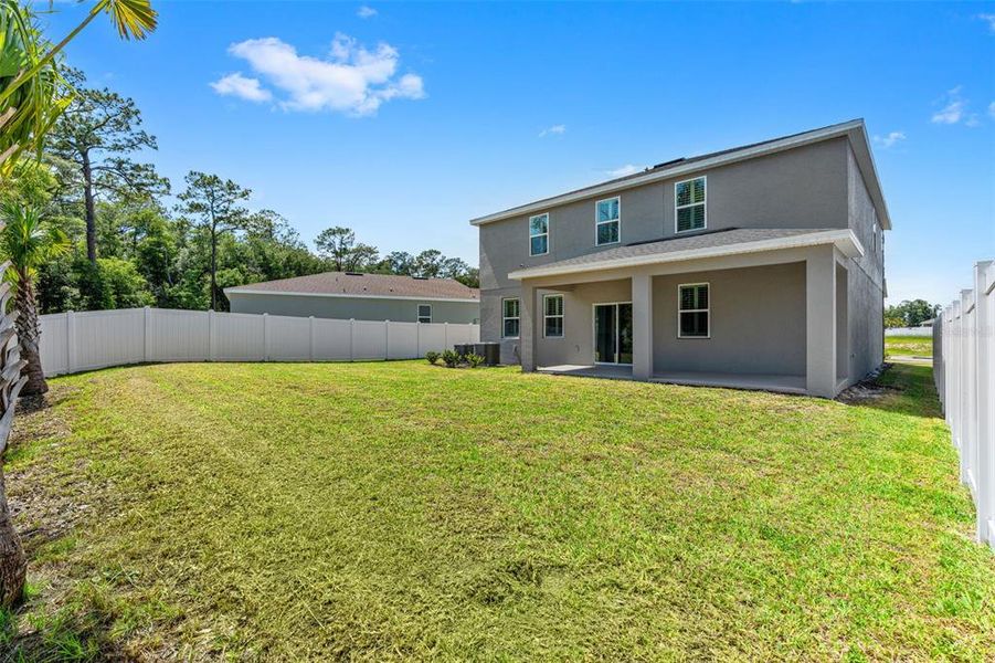 Exterior details and patio area of a home in , Deland (Image 35).