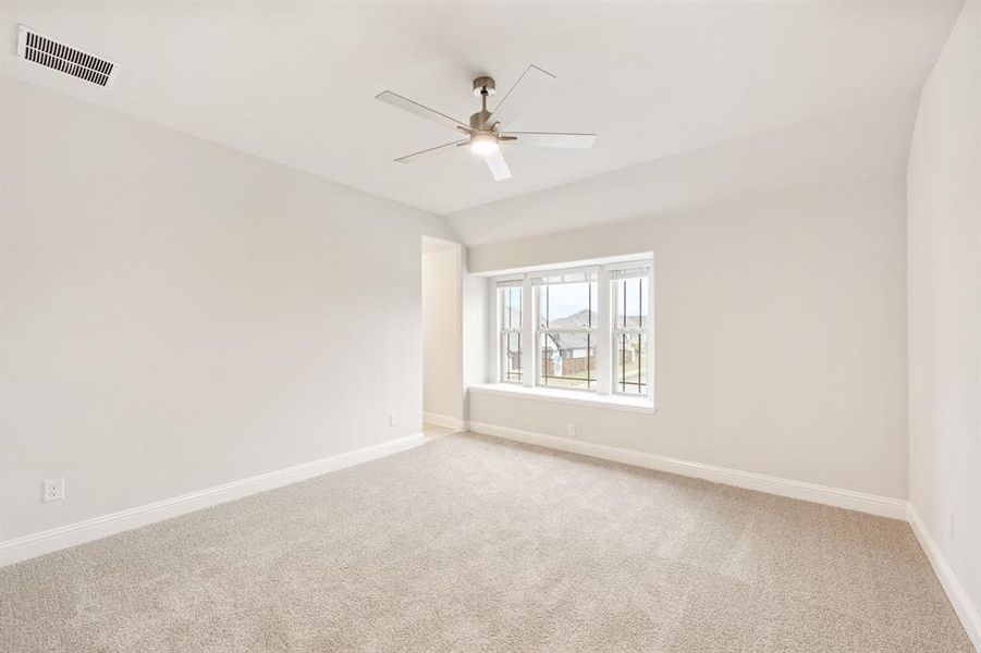 Spacious, unfurnished interior of a new home in Terracina, Rockwall (Image 31).