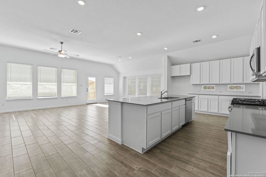 Furnished interior view inside a new home in Gatehouse: Brookstone II Collection, New Braunfels (Image 9).